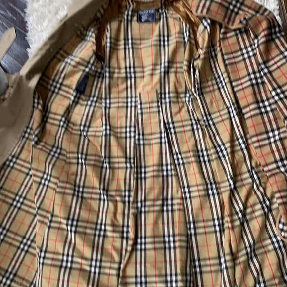 Burberry’s “Burberry” Trench Coat 🧥 - Picture 13 of 15